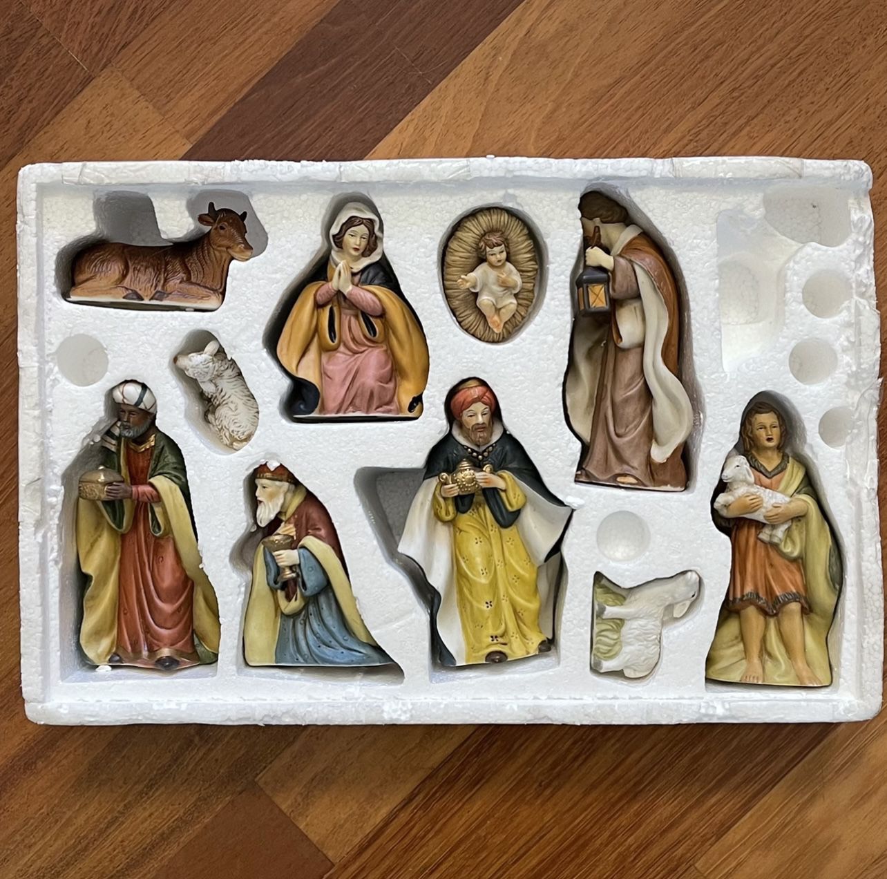O’WELL Vintage Christmas Nativity Porcelain Figurine Set Incomplete