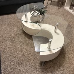 WHITE SPIRAL COFFEE TABLE