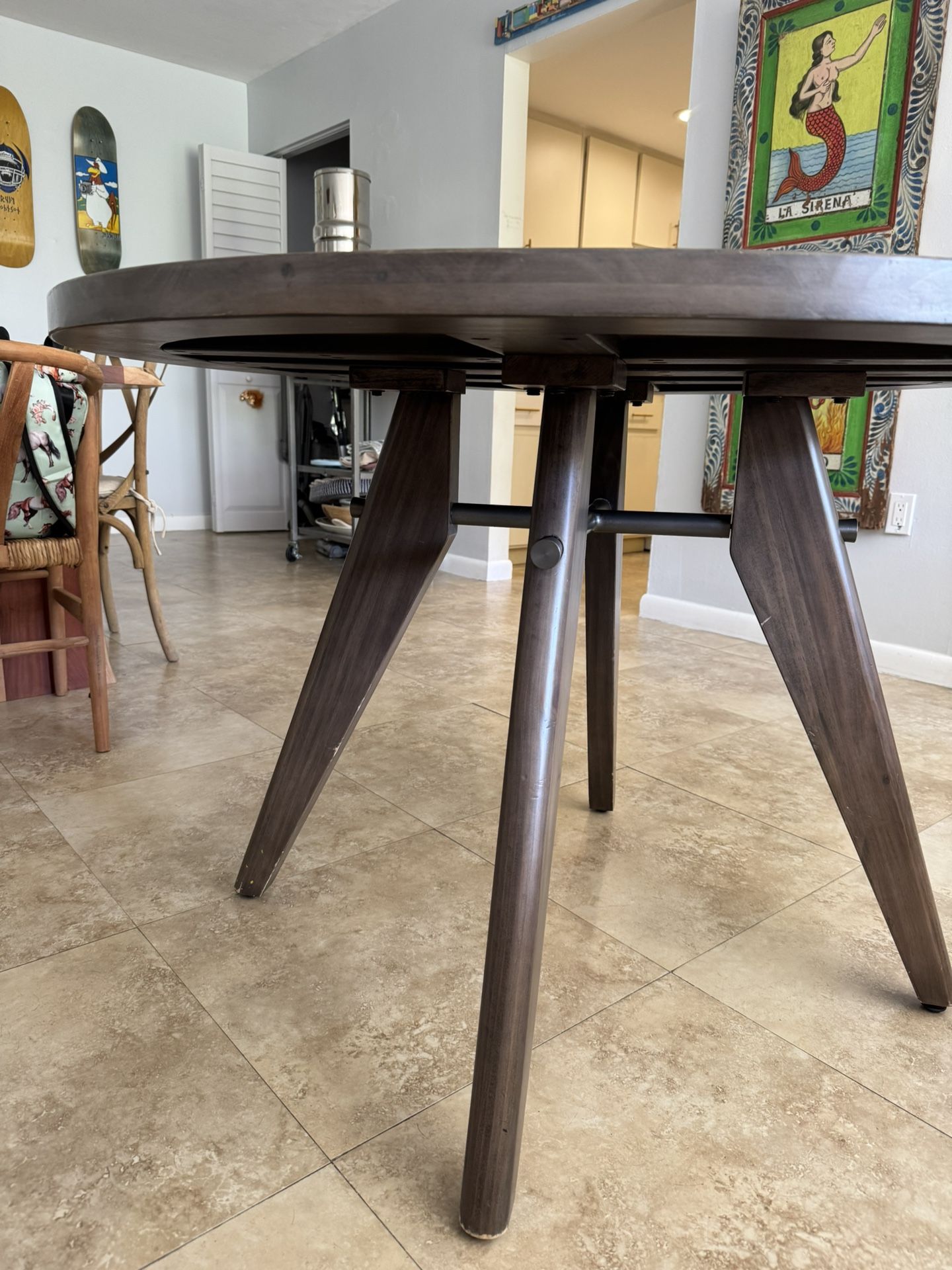Bassett Round Dining Room Table