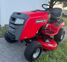 Snapper SPX Riding Lawn Mower *Delivery Available*