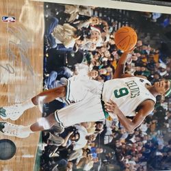 Autographed Rajon Rondo Photo 