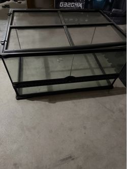 Reptile enclosure
