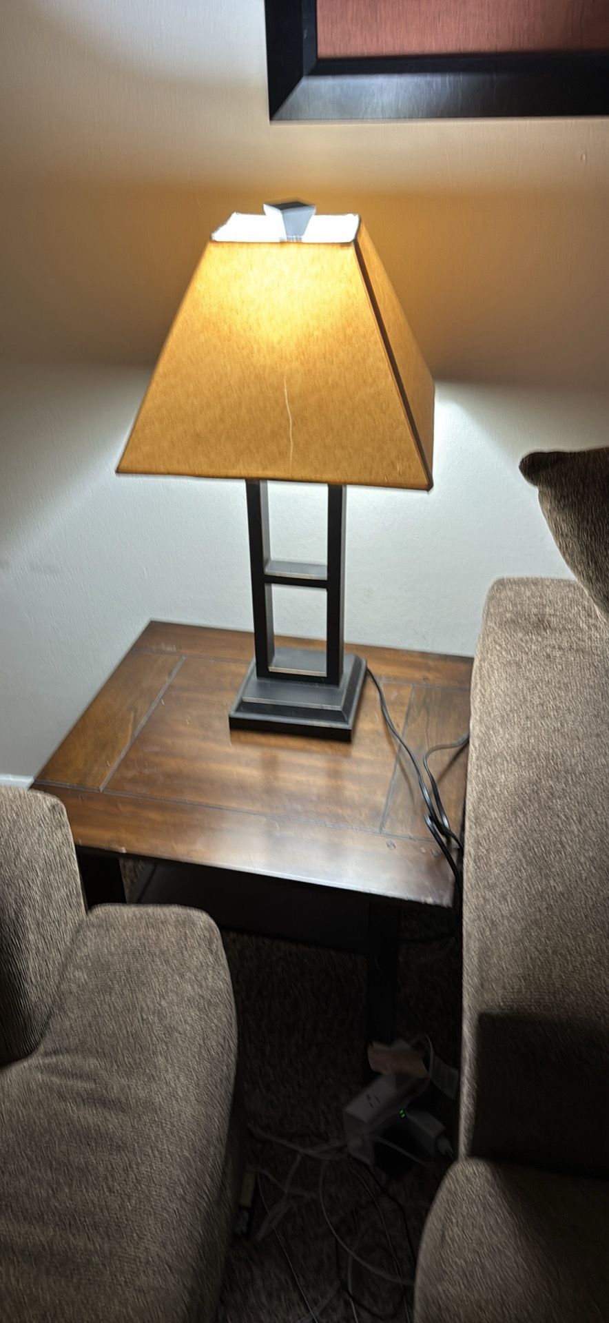 2 Side Tables With Lamp