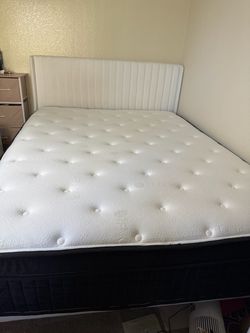 Quick Sale $99! Like New Queen 14” Hybrid Mattress – Memory Foam + Springs
