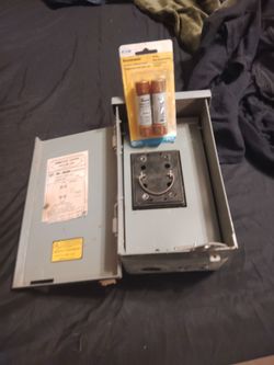 Electrical Fused Disconnect Box with Fuses