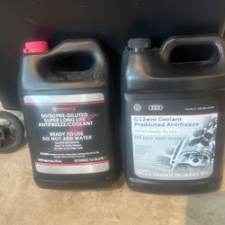 2- Gallons Of -Toyota -Honda - Subaru -Audi -Dodge coolant OEM 