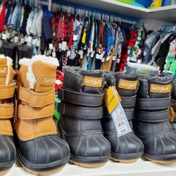 New Snow Boots Size 6 