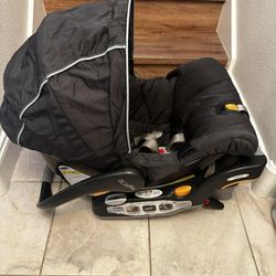 Chicco Keyfit30 Car seat and base