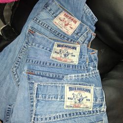 TRUE RELIGION BLUE JEANS  2 SIZE 34 STARAIGHT & 1 SIZE 34 IN BOOT CUT BRAND NEW $CHANGE TO $ 30 EACH $90 FOR ALL 3 PAIR...O,B,O, WILL WORK WITH YOU