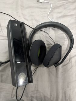 Xbox One Kinect Sensor and Xbox Stereo Headset
