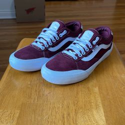 NEW Leather Chima Ferguson‘S Vans size  6.5 Men Or Will Fit Size 8 Women