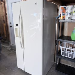 GE Refrigerator—Clean And Working 
