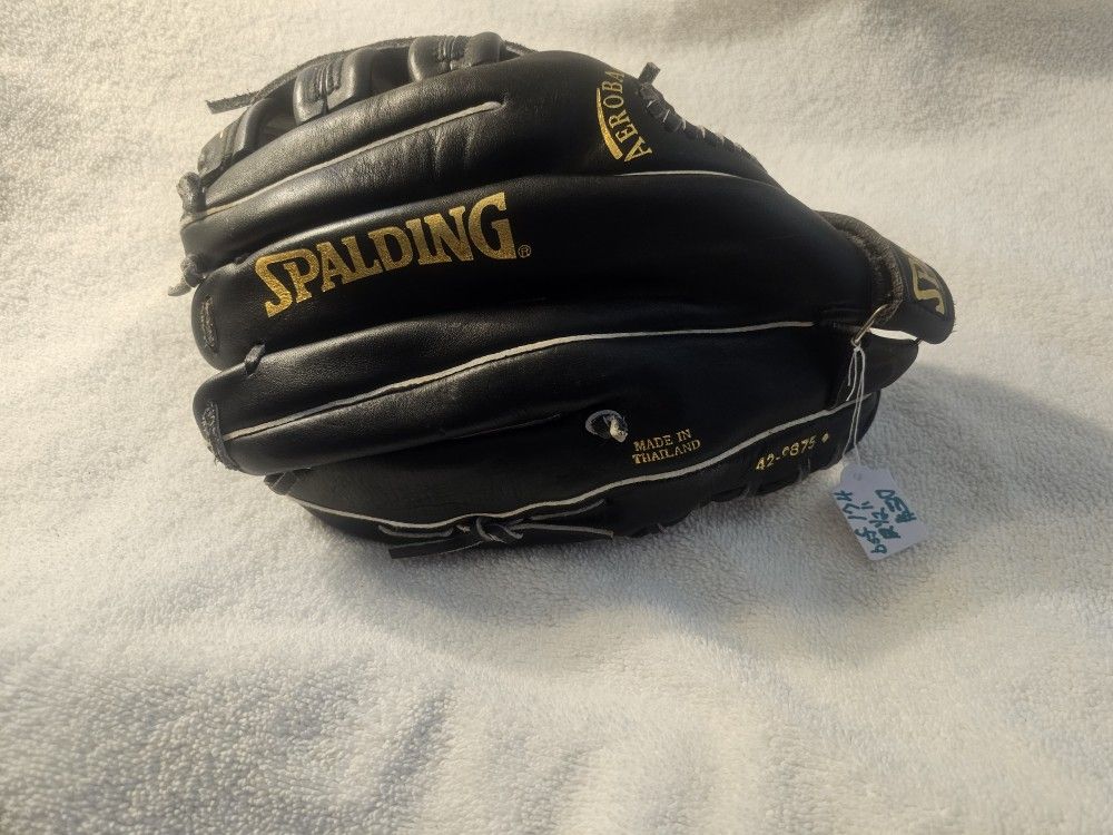 Spalding Competition Series Model SC4-B 12 1/2" Black Glove