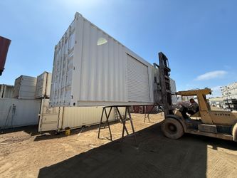 40FT SHIPPING CONTAINER – WIND & WATERTIGHT | HEAVY DUTY STORAGE SHED | CONEX BOX (DUAL 7FT ROLL-UP DOORS) 🔥