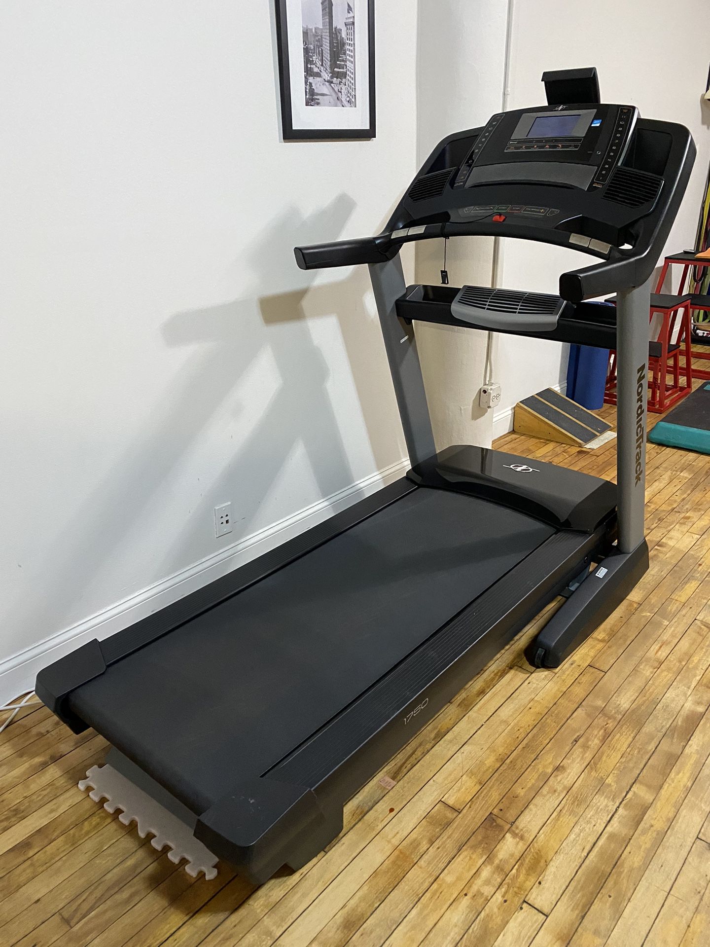 NordicTrack 1750 Commercial Treadmill for Sale in New York NY
