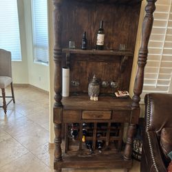 Bar/cabinet Excellent Condition