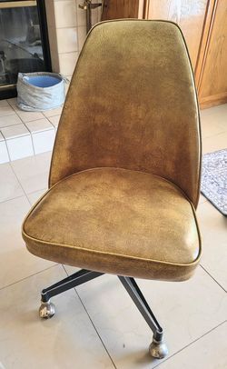 60's-70's Vintage Vinyl Swivel Chair