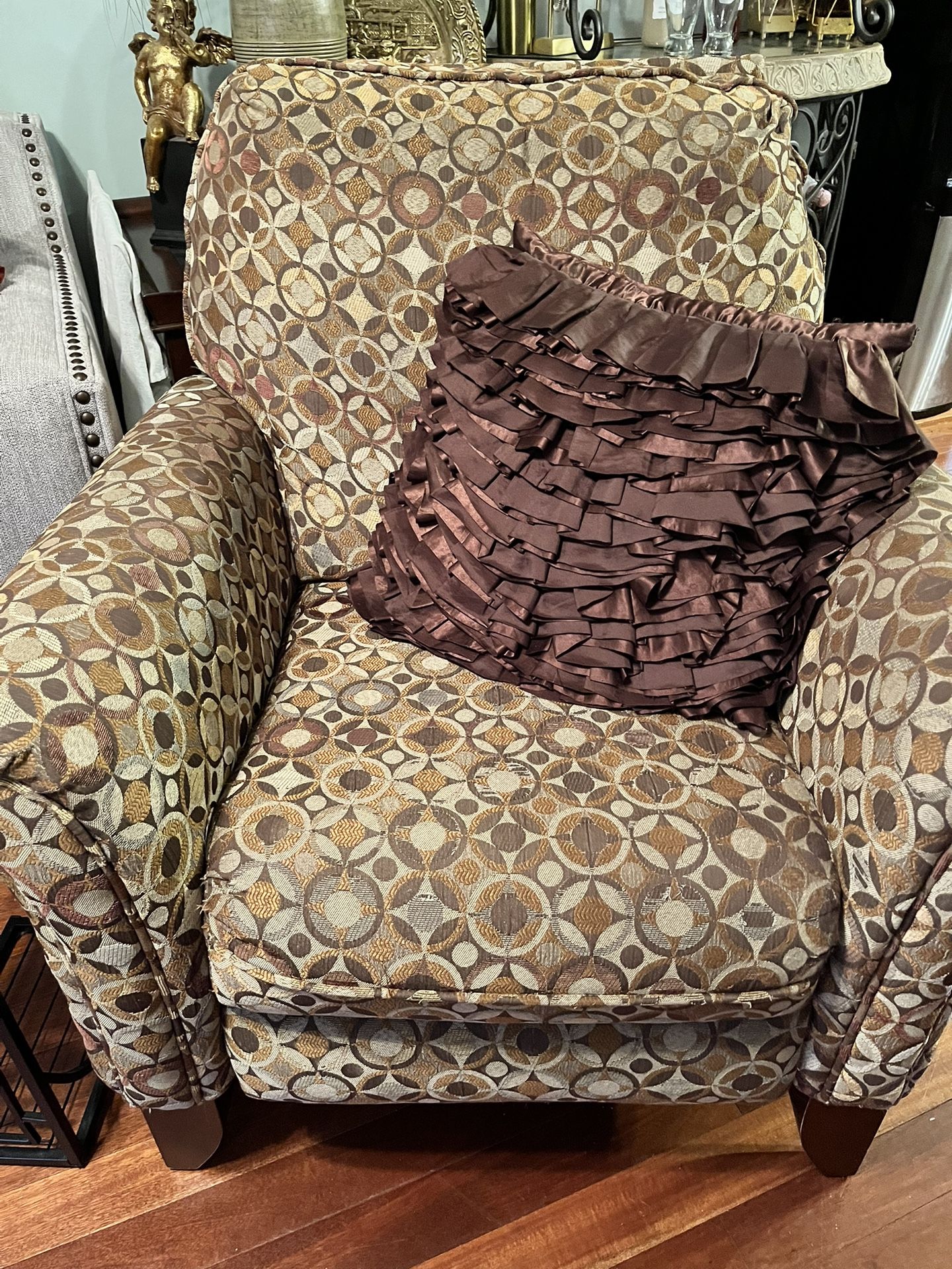 Comfy Recliner Chair With Plush Pillow