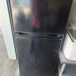 Magic Chef Refrigerator 10.1 Cubic Feet