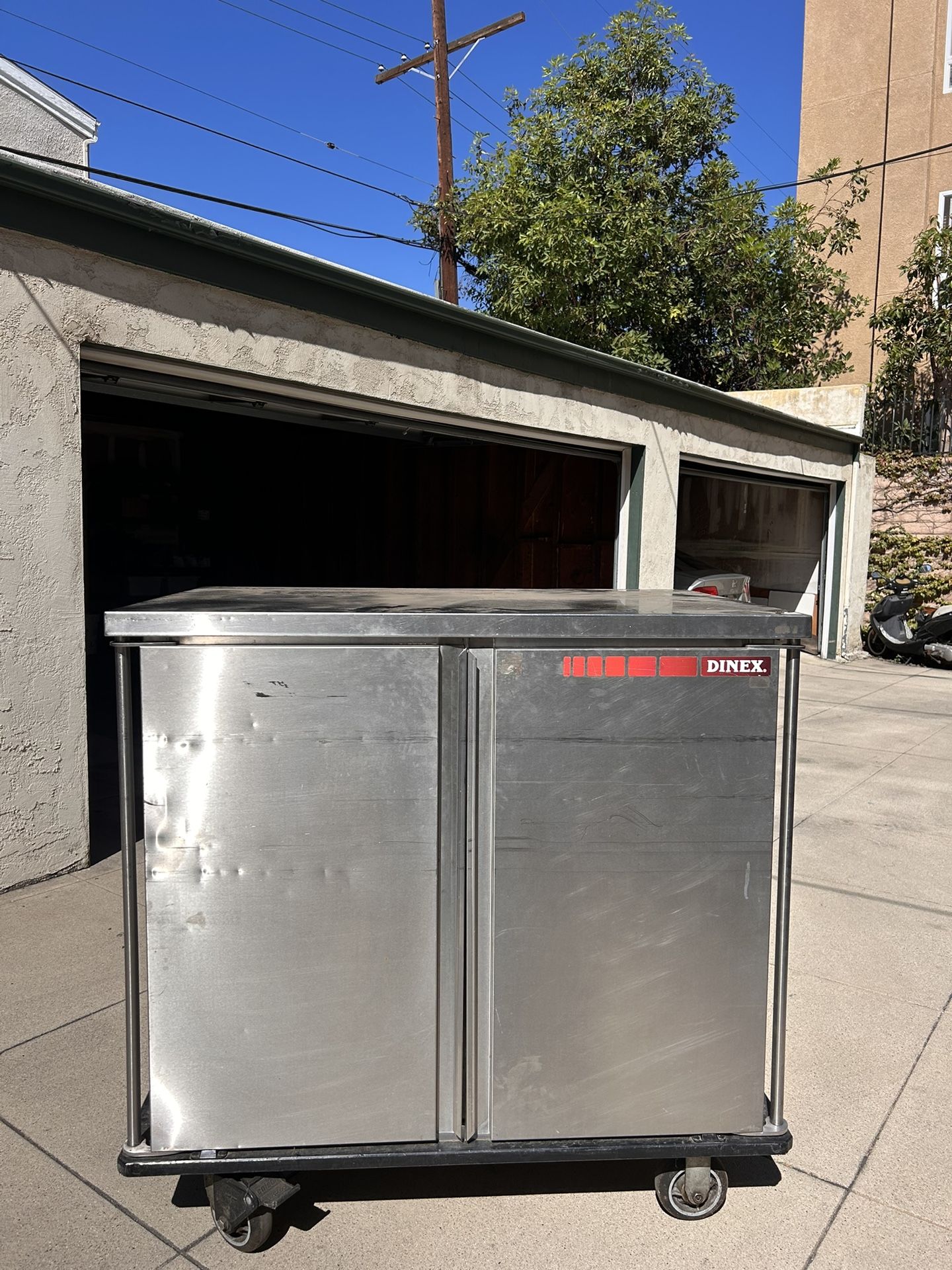 Dinex Meal Delivery Cart