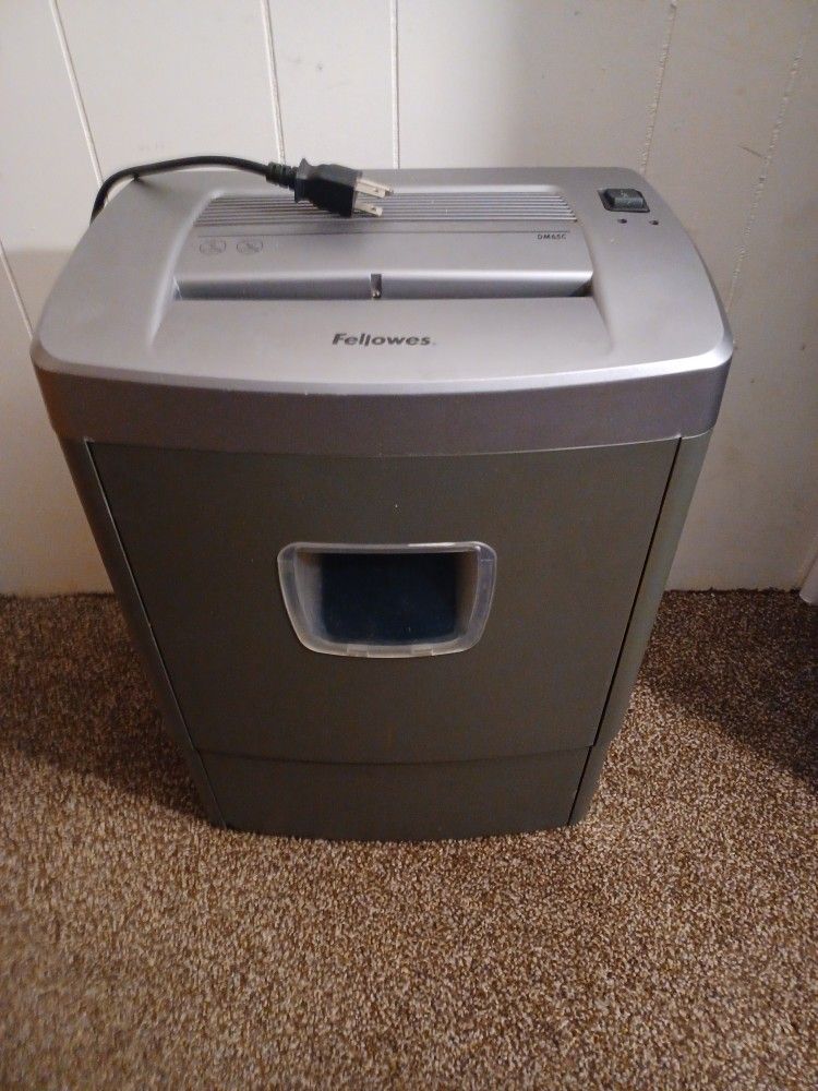 Fellowes Paper Shredder (Model DM65C)