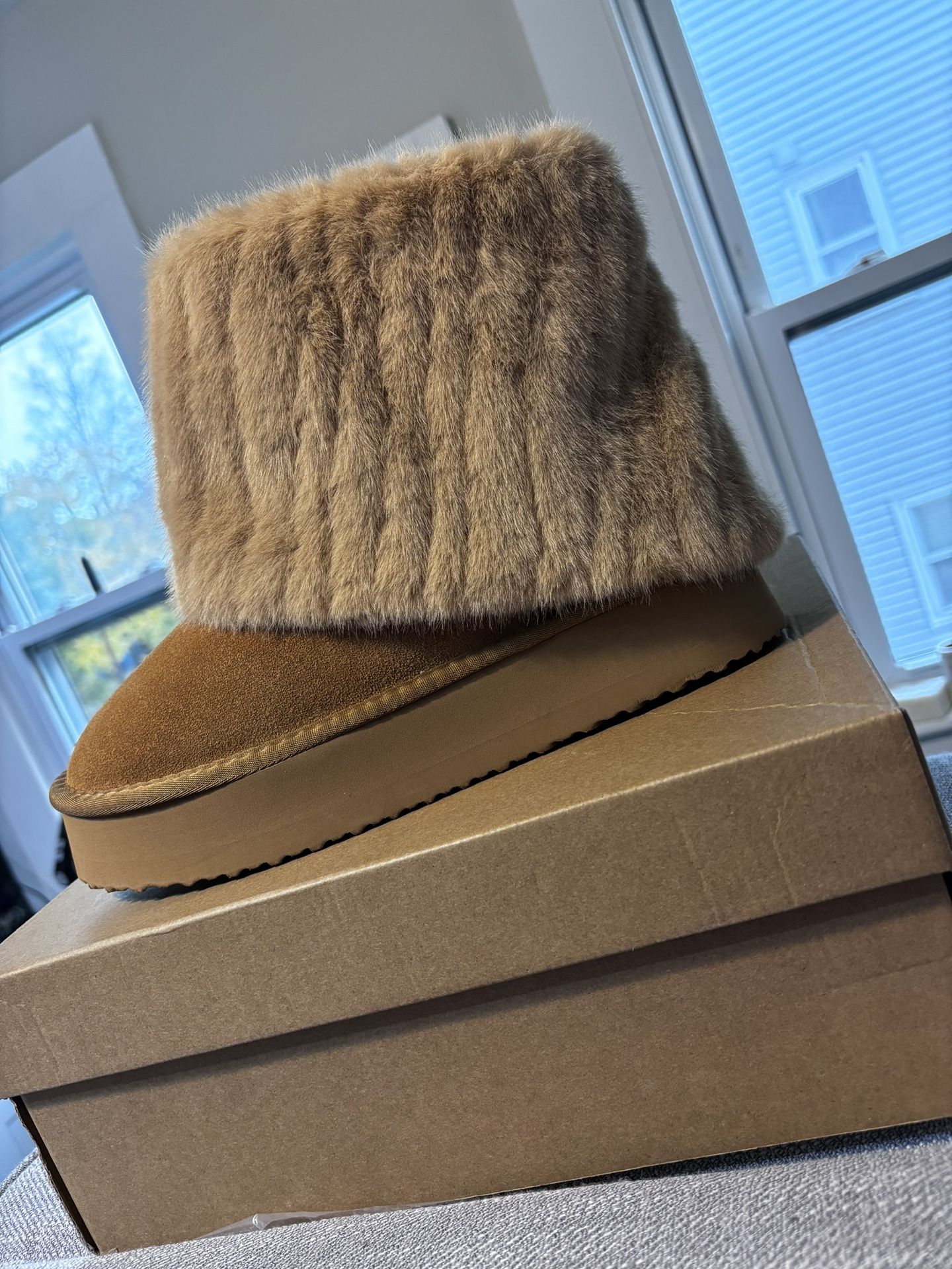 Women’s Size 10 Fur Flap Lined Winter Boots