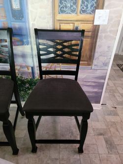 Pub Table And Chairs. Island Counter Height.