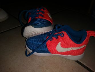 Nikes size 5C like New