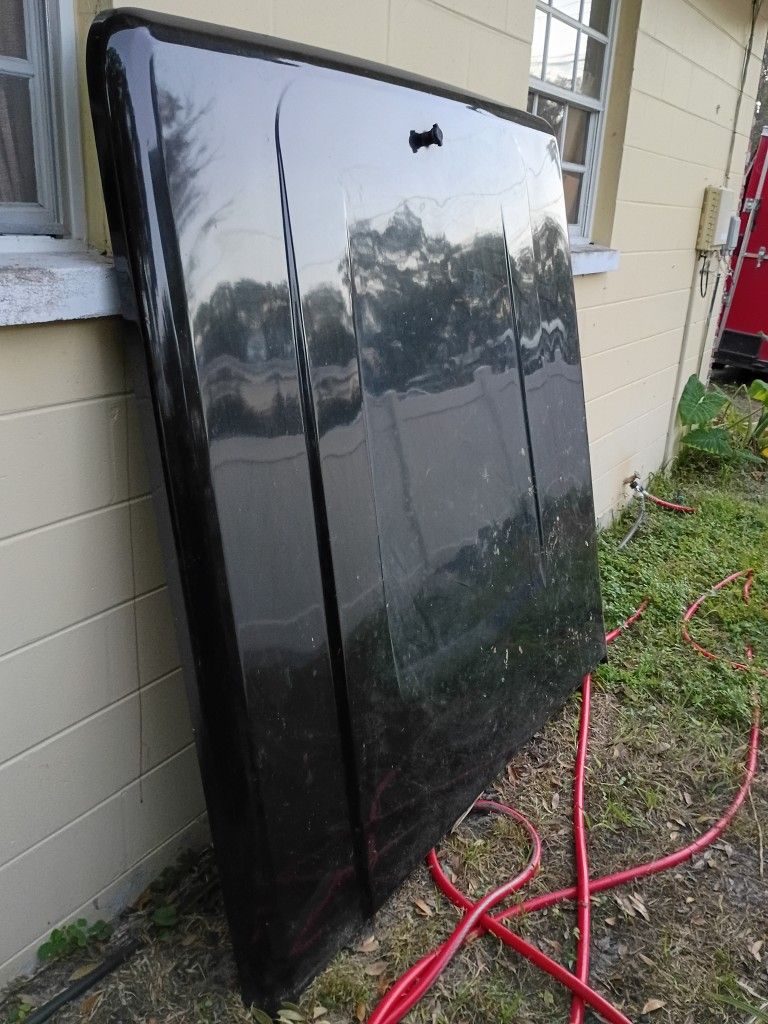 2011 Ford f150 Hard Top Cover.