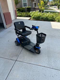$700 Mobility Scooter Golden BuzzAround Extreme