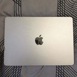 Mac Book Air M3 (2024)  LIKE NEW 