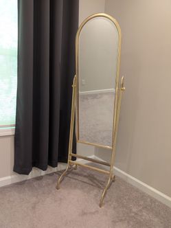 Vintage Standing Mirror 🪞