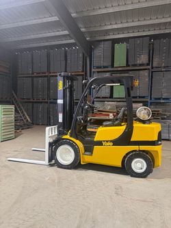 2017 Yale 6,000 lbs capacity forklift