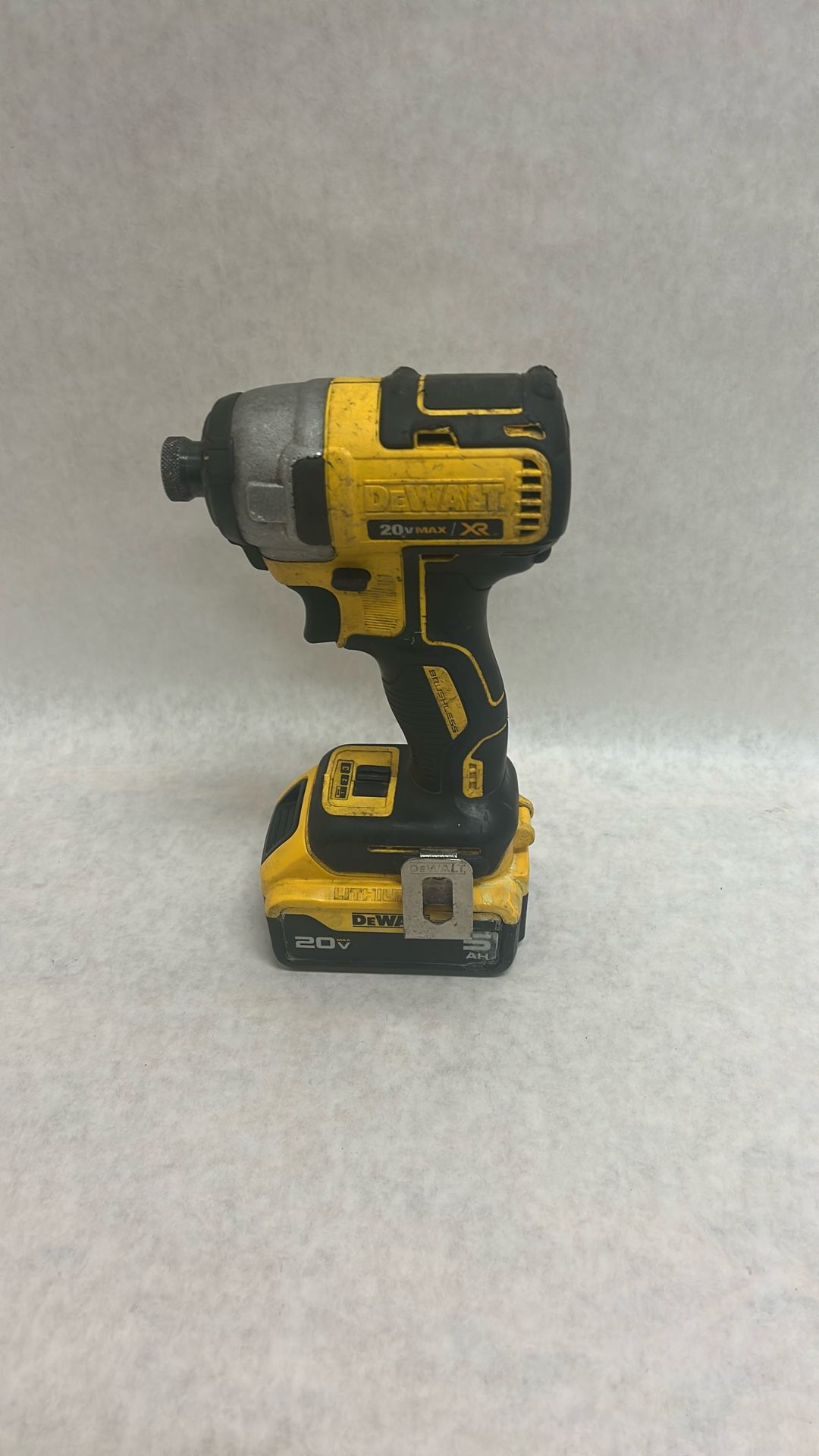 Dewalt, Dc F887 Quarter Inch Impact With 5AH battery