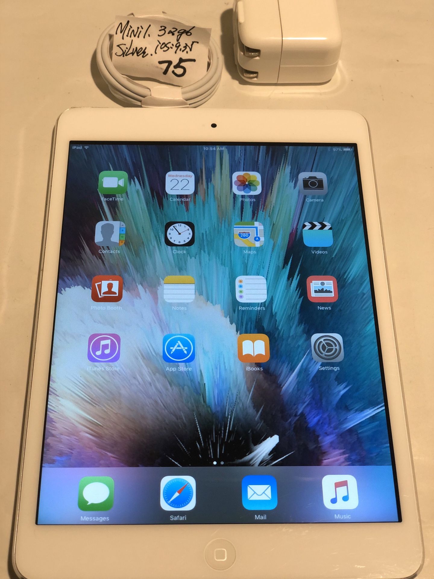 Apple ipad mini 1,32 GB, WiFi 7.9”,iOS:9.3.5,Silver/White,A1432,Clean iCloud,Fully Functional,Mint Condition.Everything work. iOS.9.3.5