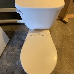 KOHLER TOILET w /Accessories