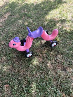 Radio Flyer Wiggle Worm Ride-On Toy