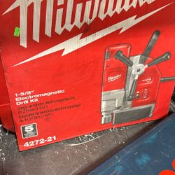 Milwaukee 1-5/8 Electromagnetic Drill Kit