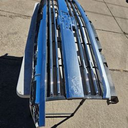 Chevy Silverado 2500 Grille Oem