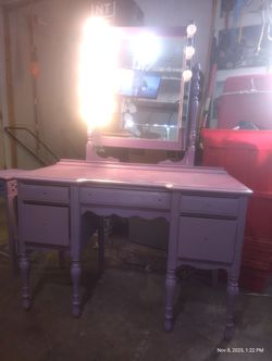 5 Drawer  Vanity With Matching Side Table