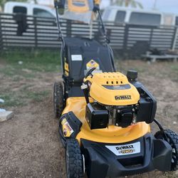 DEWALT 21 in. 196cc E-GOV Engine 3-in-1 Gas RWD Self-Propelled Lawn Mower with High Rear Wheels