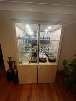 Mirrored Glass Display Cabinet with Shelving and lighting