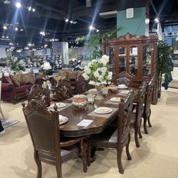 Canyonville Brown Cherry/Dark Brown Dining Room Set / 9pc