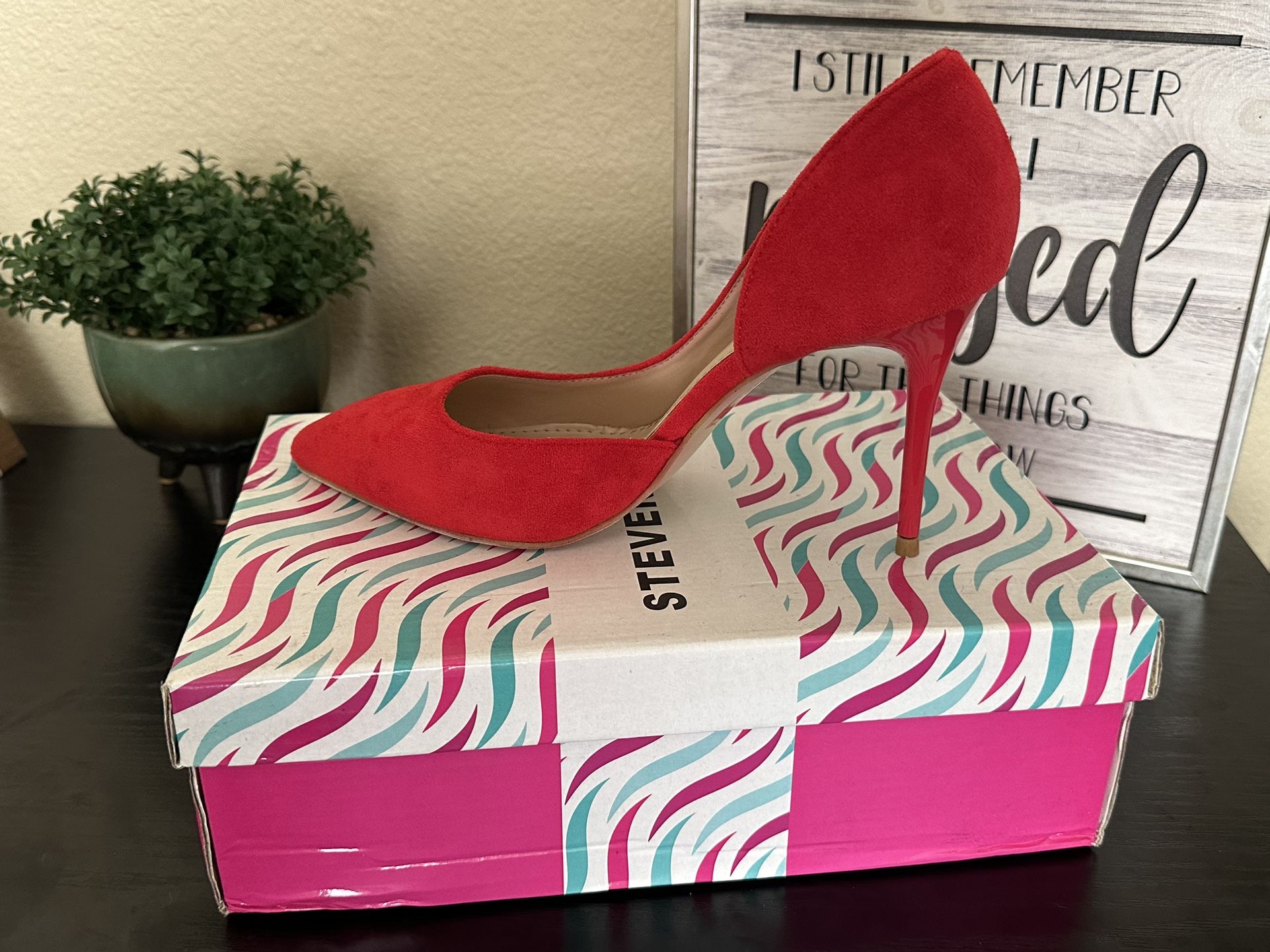 Steven Ella Red Suede Pump