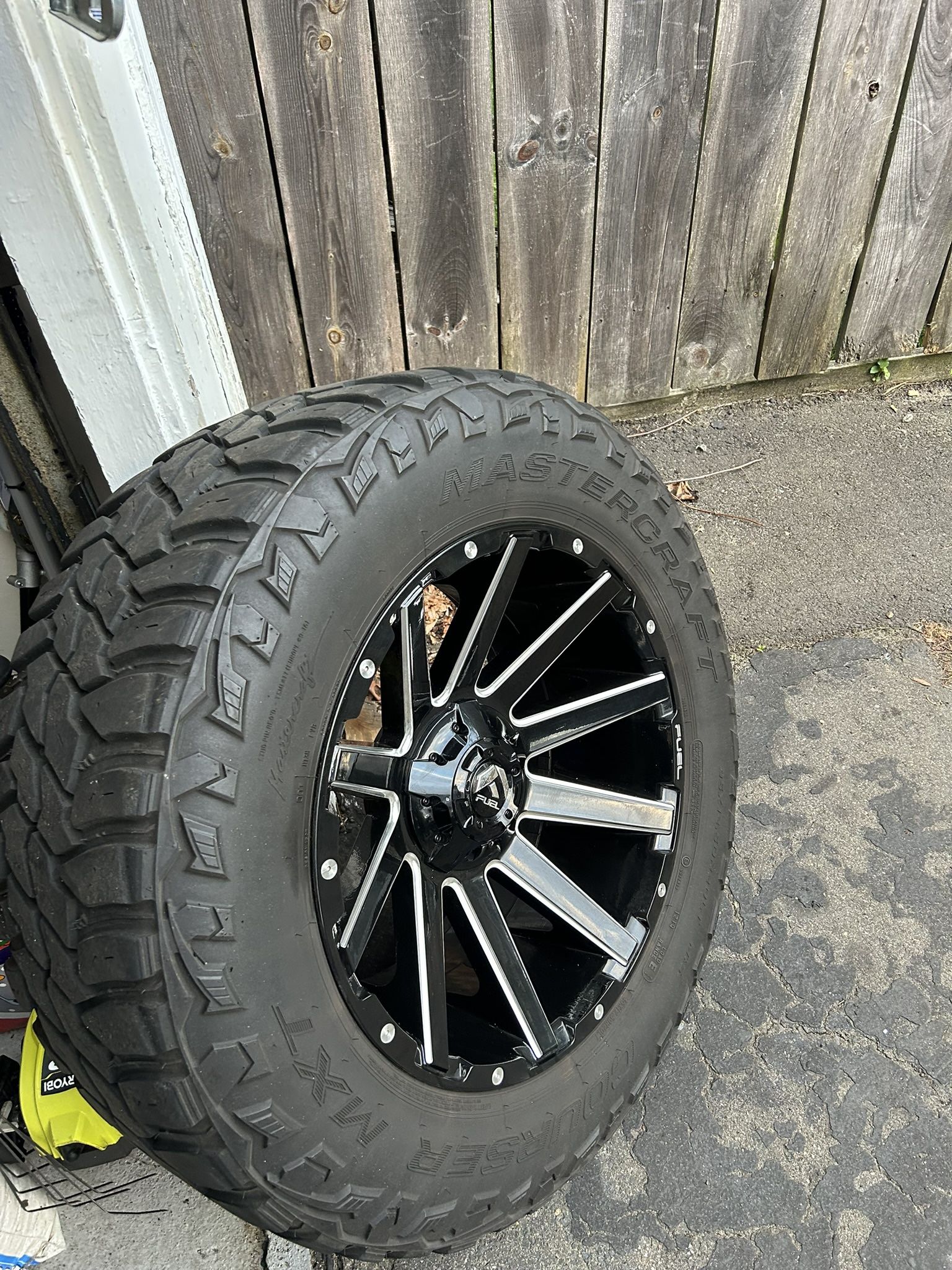 Fuel Weeks 20s On 35 Tires
