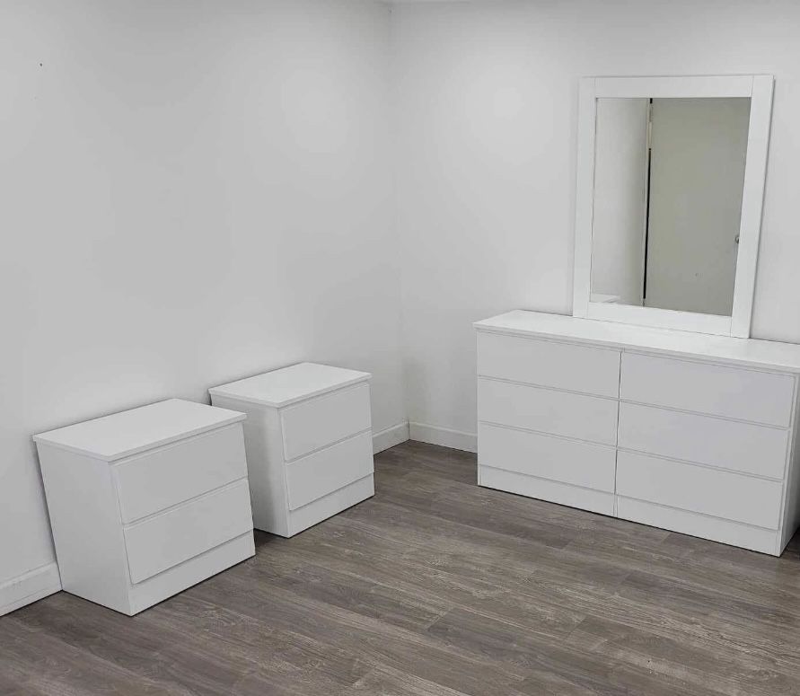 Dresser Whit Mirror And 2 Nightstands - Cómoda Con Espejo Y 2 Mesitas De Noche 