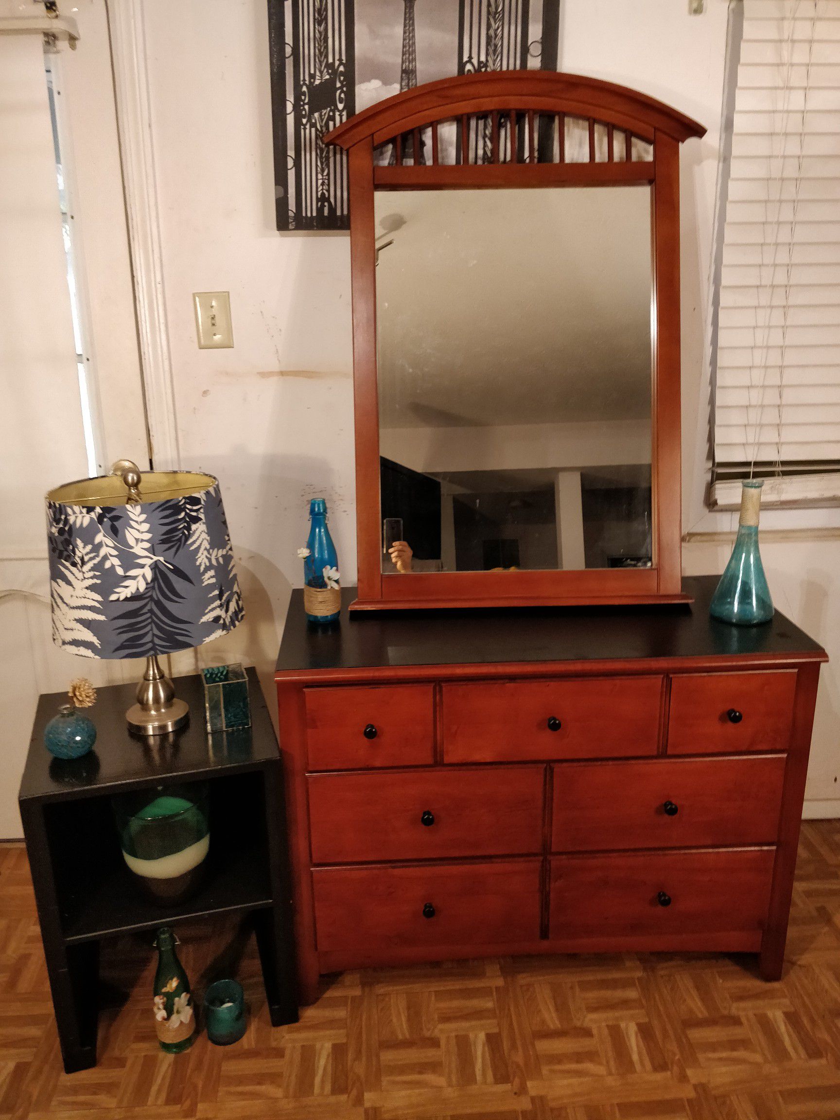 Nice wooden dresser with mirror/ TV stand & side table in good condition, made in USA, all big drawers working well. L40"*W18"*H30.3"