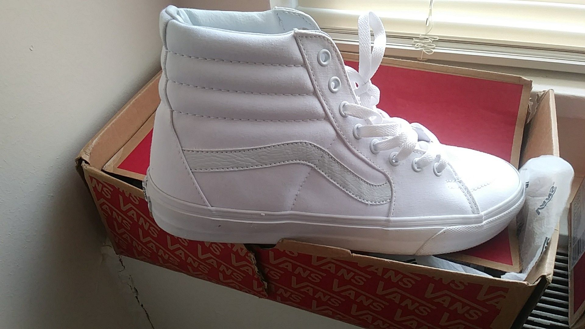 HI-TOP VANS SIZE 10.5 BRAND NEW