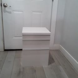 Ikea Side Table Night Stand End Table 16 W X 16 L X 21 H Inches 