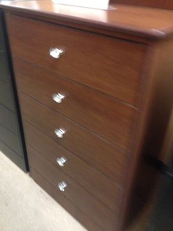 5 Drawer Dresser cherry with diamonds knobs